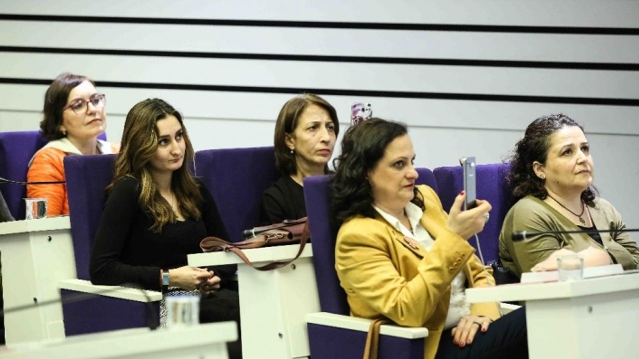 5 ayrı panelde kanserde erken teşhisin önemi vurgulandı