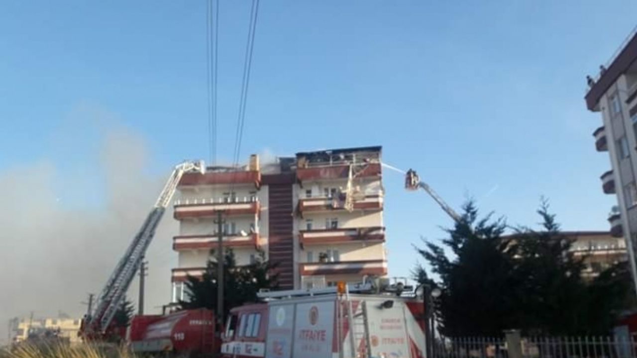 Çınarcık ilçesinde çıkan yangında 2 daire kül oldu