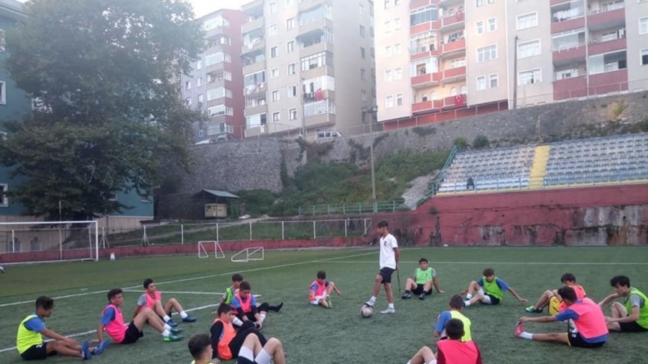 Türkiye’nin en genç antrenörü göreve başladı