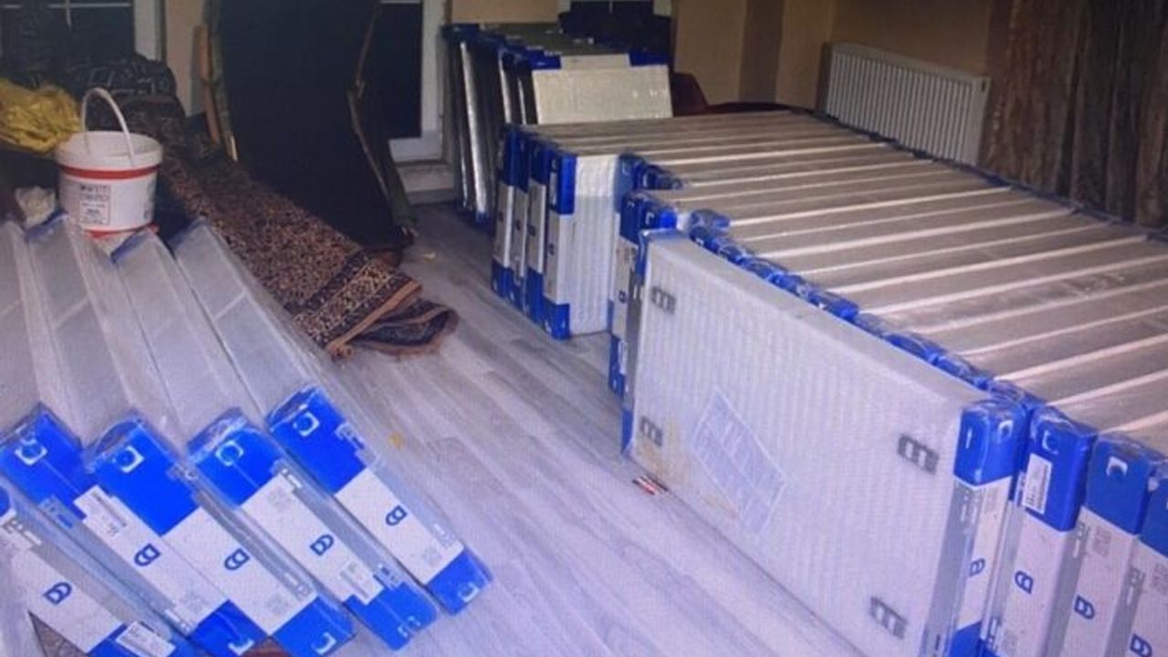 Kalorifer peteklerini çalan hırsızlar güvenlik kamerasında