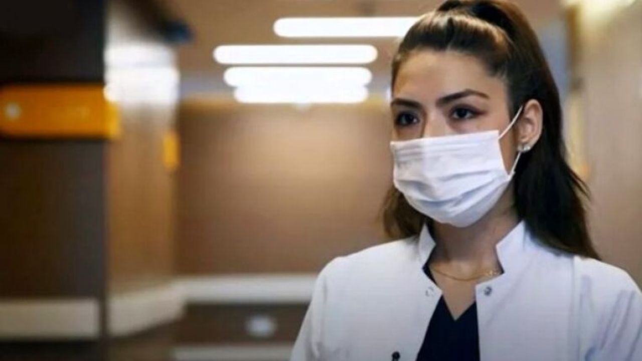 Koronavirüsün yeni belirtisi mi Hastalanan genç hemşire, görme yetisini kaybetti
