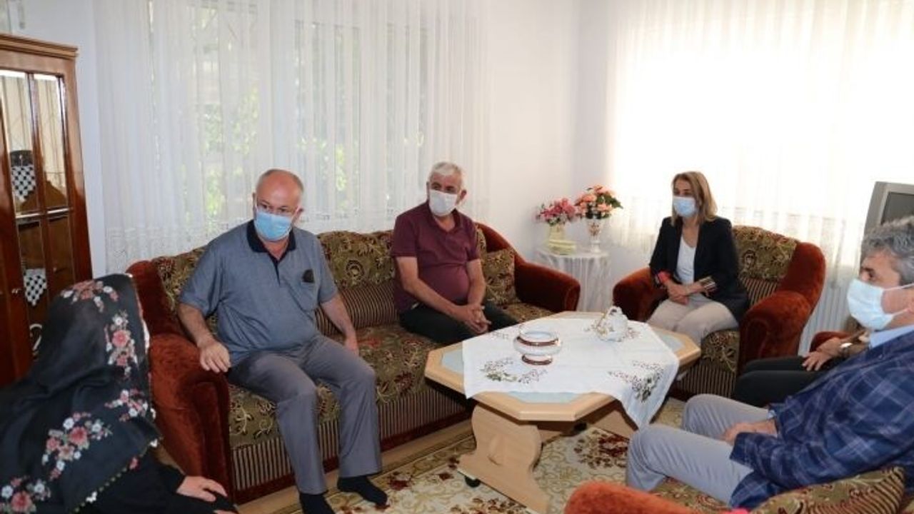 Vali Becel, şehit ailesini ziyaret etti