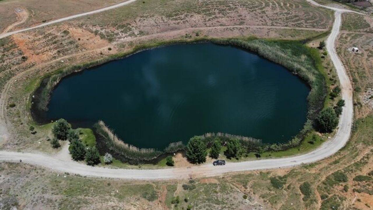 Sıcaktan bunalanlar 1702 rakımlı “Dipsiz Göl”'de serinliyor  