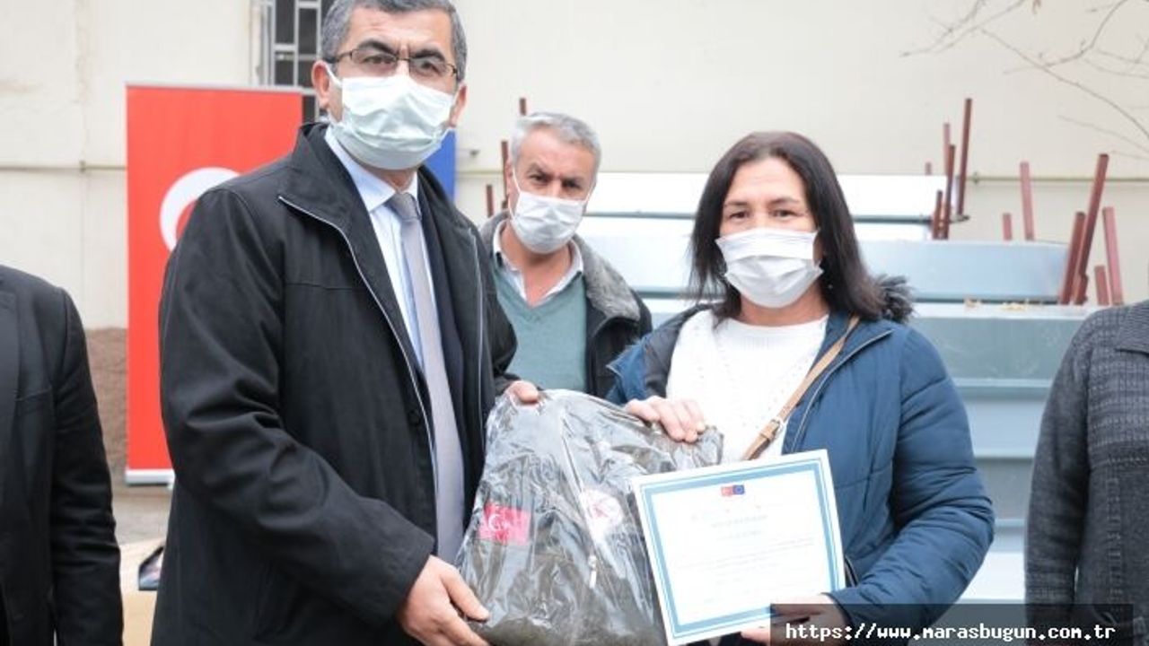 Uygulamalı Çiftçi Okulu Kapsamında Küçükbaş Hayvan Yemliği Dağıtıldı