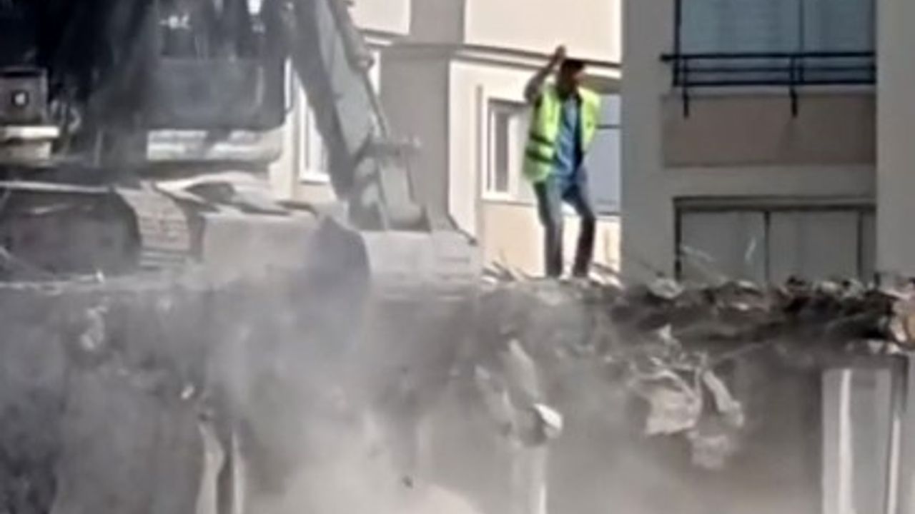 Bina yıkılırken o damda dans etti