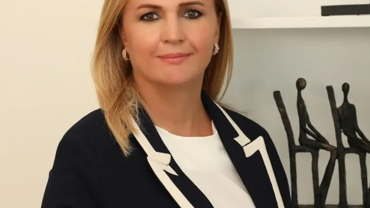 AK Parti Bayrampaşa Belediye Başkan Adayı İlknur Kovaç Bayraktar Kimdir?