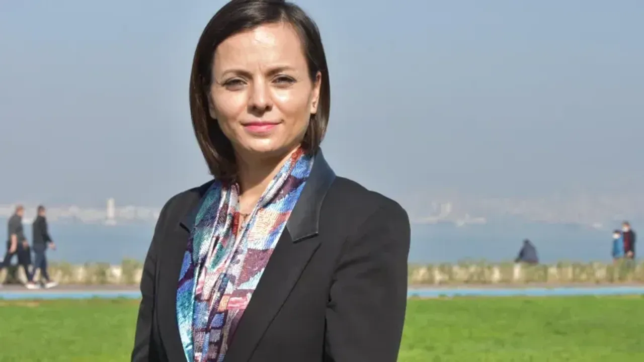 CHP Karabağlar Belediye Başkan Adayı Emine Helil İnay Kınay Kimdir? Kaç Yaşında, Nereli?
