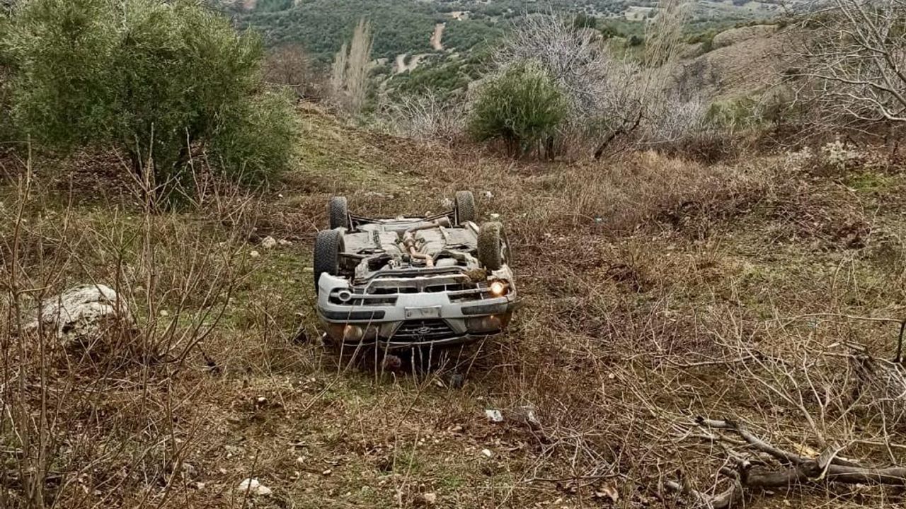 Andırın’da otomobil şarampole yuvarlandı: 3 yaralı 