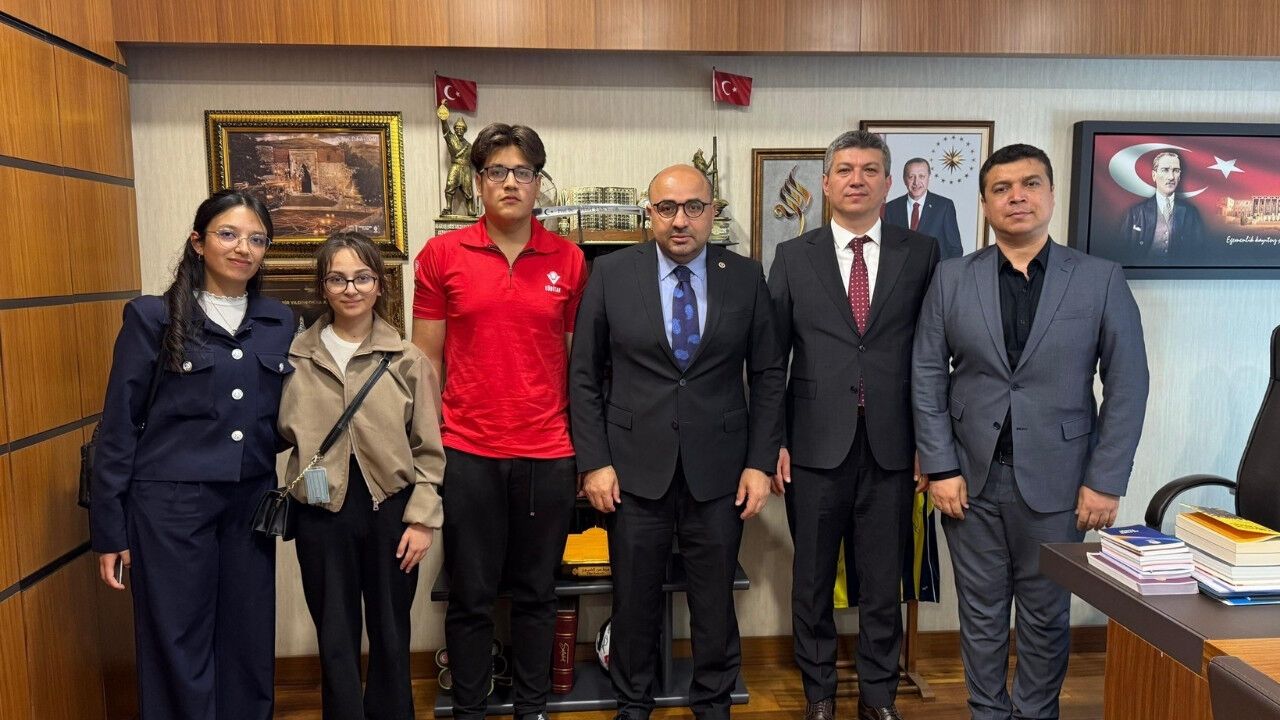 Milletvekili Şahin, TÜBİTAK birincilerini Meclis’te ağırladı!