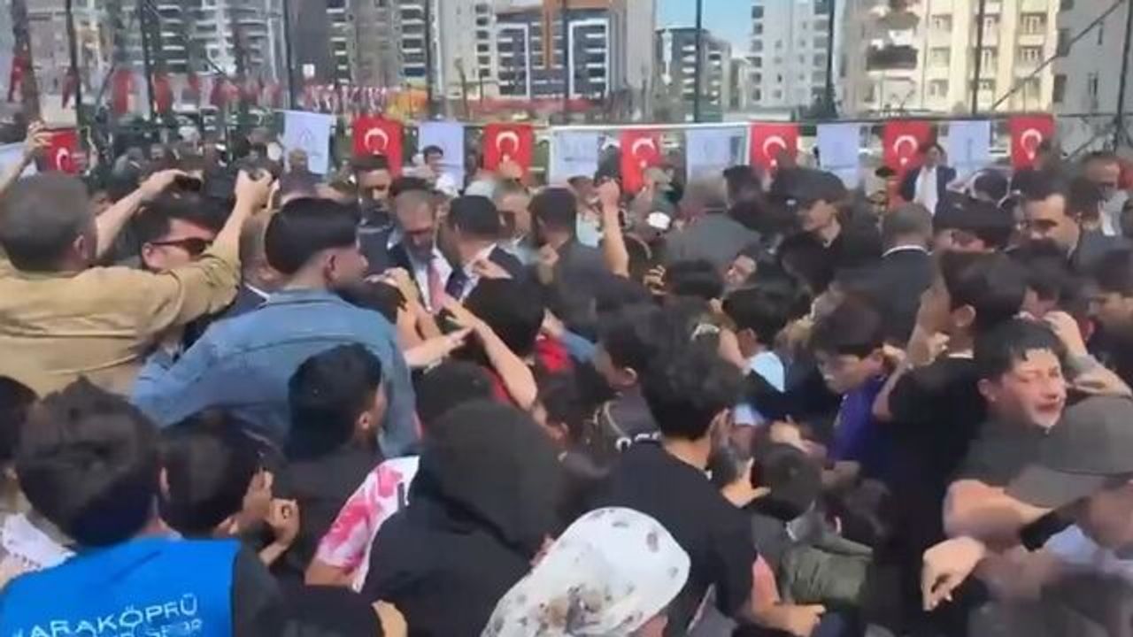 Fatih Erbakan’ın Katıldığı Programda Kargaşa Çıktı