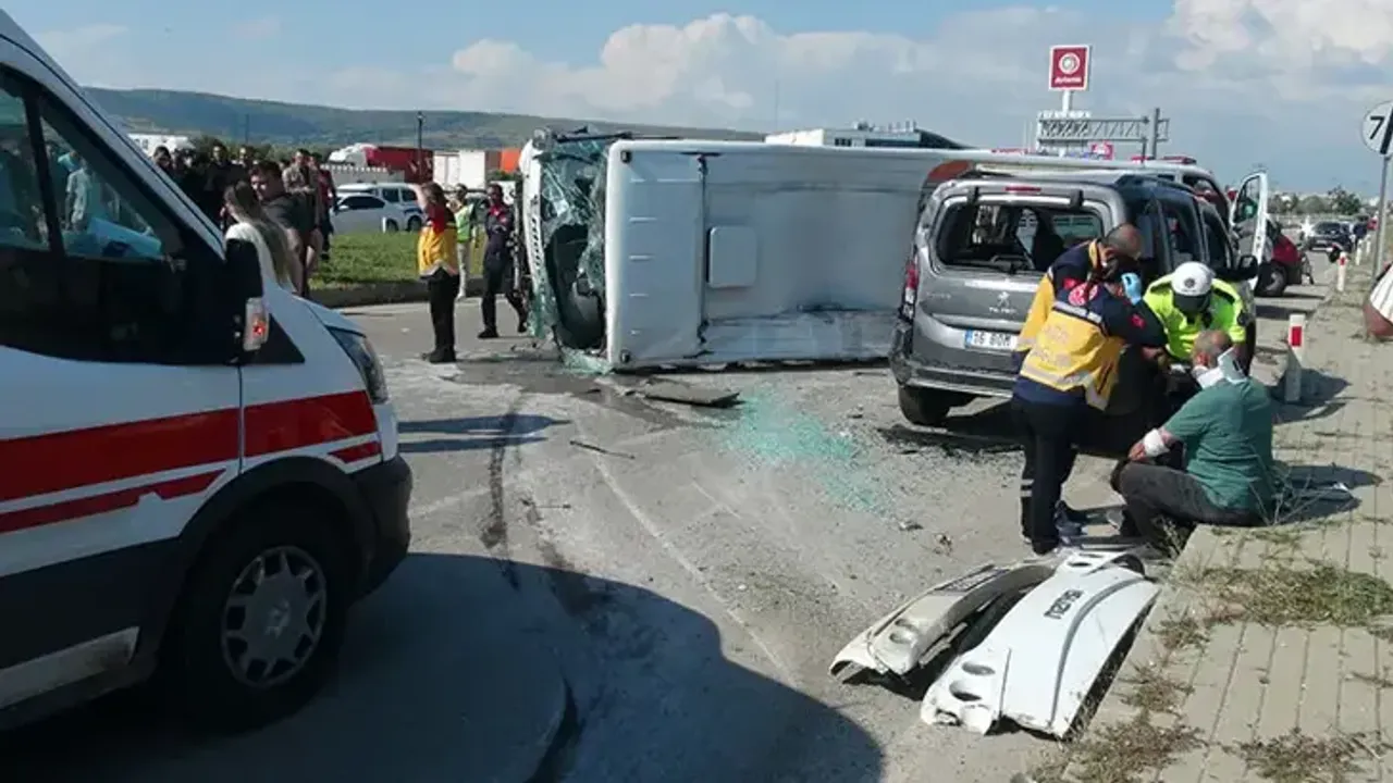 Kilis’te Feci Zincirleme Kaza! İşçi Servisi Devrildi: 8 Yaralı
