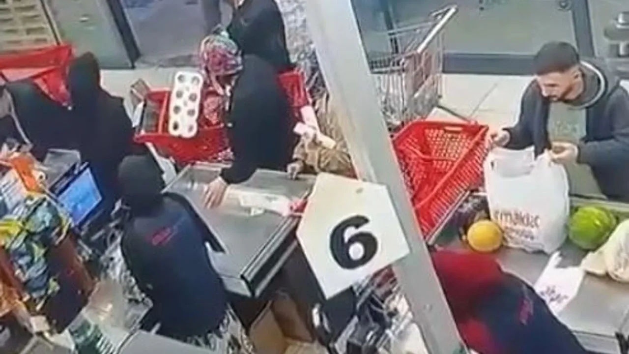 Market çalışanına “bir bakar mısın” diyerek kafa attı!
