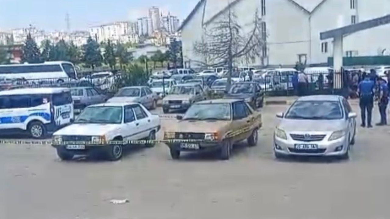 Mezarlıkta silahlı çatışma: 2 kişinin yaralandığı anlar kamerada