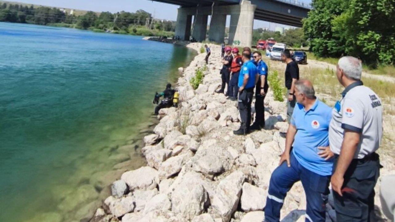 Serinlemek için girdiği Seyhan Nehri’nde can verdi