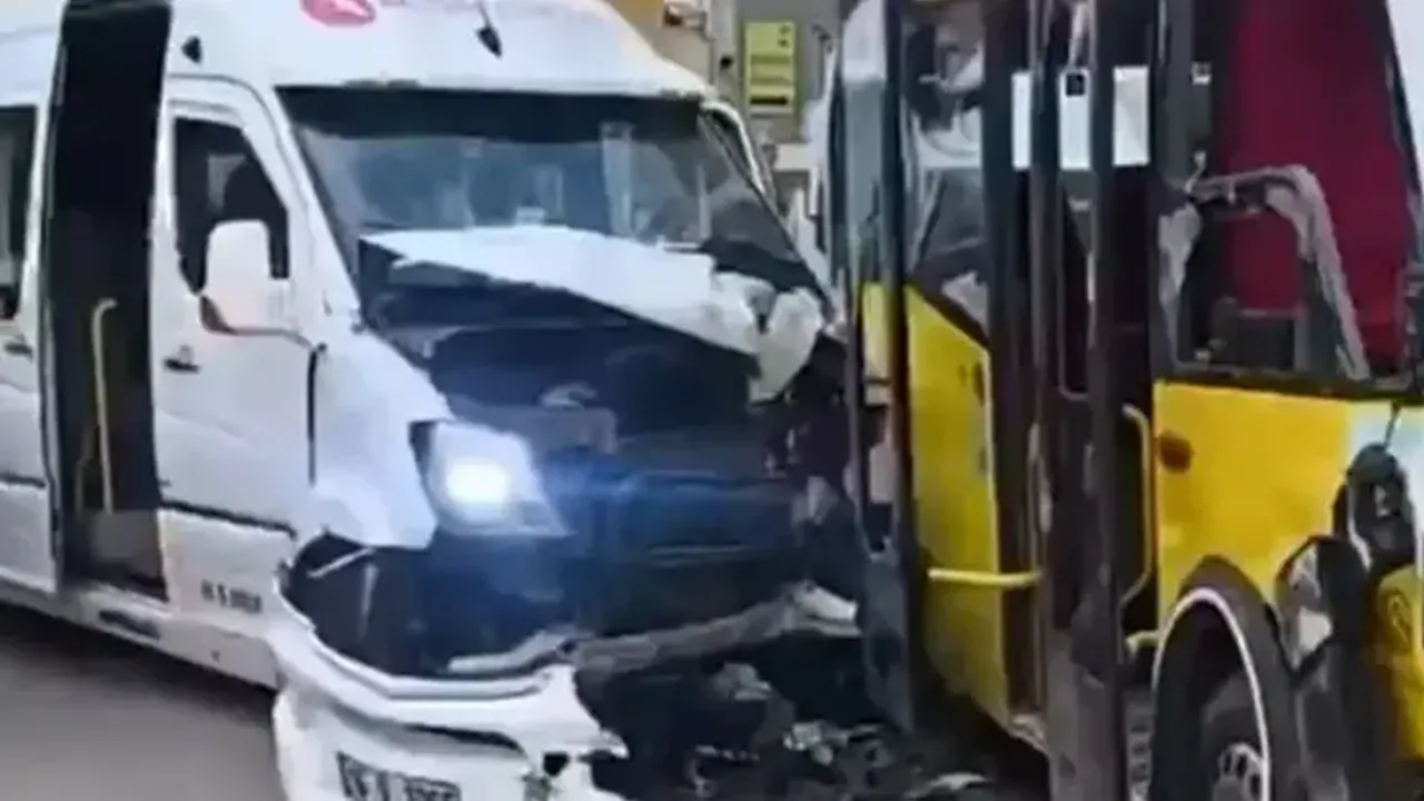 Servis minibüsü ile halk otobüsü çarpıştı: 5 kişi yaralandı
