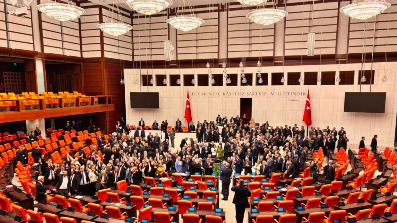 Çerçeve yasa kabul edildi mi? Meclis'ten geçti mi, kimler evet dedi?
