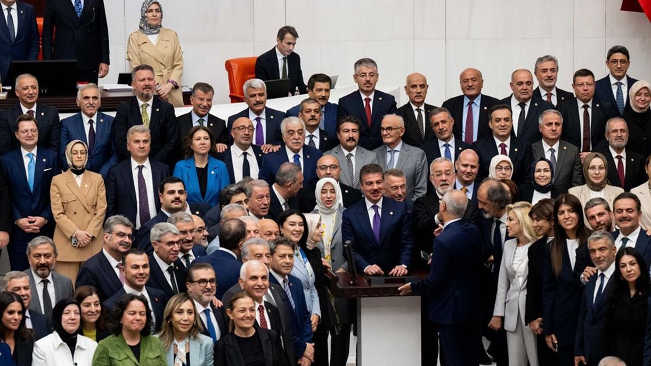 Meclis’te kritik oylama: AK Parti’den 8, CHP’den 14 vekil yoktu