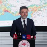 Bakan Yumaklı, orman yangınlarına ilişkin son bilgileri paylaştı