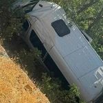 Kahta'da turistleri taşıyan minibüs devrildi: 13 yaralı