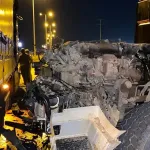 TIR'la çarpışan hafriyat kamyonun kupa kısmı koptu, şoförü yaralandı