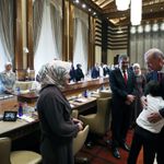 Cumhurbaşkanı Erdoğan, Kahramanmaraş'taki okul saldırısında hayatını kaybeden öğrencilerin ailelerini kabul etti
