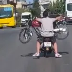 Bu Kadarına da Pes! Motosikletle Motosiklet Taşıdılar