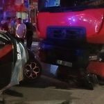 Samsun'da Kavşakta Feci Kaza! Kamyonun Çarptığı Otomobilde 3 Kişi Yaralandı