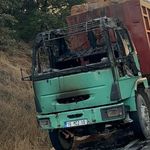 Talaş yüklü TIR alev alev yandı