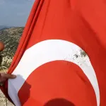 Türk bayrağına tüfekle ateş edilerek zarar verildi