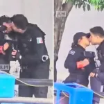 Üniformalı polisler görev sırasında öpüştüler!