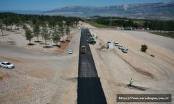 Şehir Mezarlığının Yolu Asfaltlanıyor