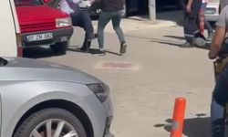 Sevgilisine çarpan yaşlı adamı herkesin gözü önünde bıçakladı   