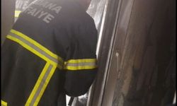 Ev yangını: 3 kişi dumandan etkilendi