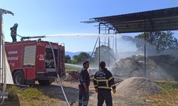 Kaynak makinesinden sıçrayan kıvılcım saman balyalarını kül etti  