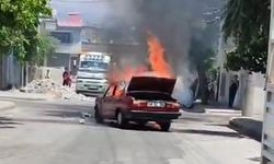 Kahramanmaraş'ta park halindeki otomobil alev alev yandı