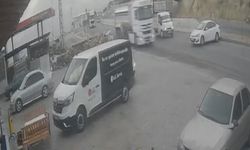 Park halindeki otomobilin kendiliğinden hareket ettiği o anlar kamerada  