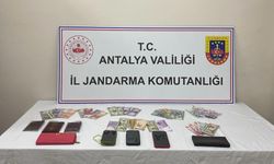 Dolar ve gümüş kolye hırsızları jandarmadan kaçamadı