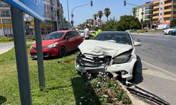 İki otomobil çarpıştı: 2’si çocuk 4 kişi yaralandı
