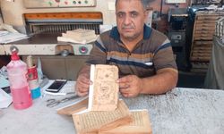 Yıpranmış Kur'an-ı Kerim'leri aşkla onarıyor  