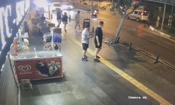 Otomobilin altında kalmaktan kıl payı kurtuldu 