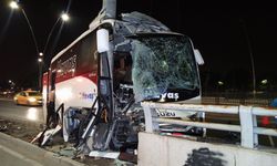 Yolcu götüren midibüs kaza yaptı: 5 yaralı