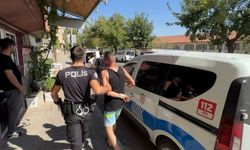 Önce polisle tartıştılar, sonra polisin elinden su içtiler  