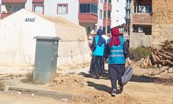 Kahramanmaraş’ta yetim çocuklara kırtasiye dağıttılar