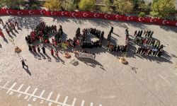Kahramanmaraşlı Öğrenciler Dev Türk Bayraklarıyla Kudüs Koreografisi Yaptı