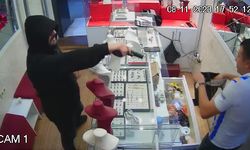 Kuyumcuyu soydu, kaçarken kendini vurdu  