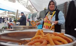 Kahramanmaraş'ta Halka tatlısı yapıp satarak aile bütçesine katkı sağlıyor  