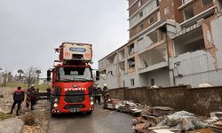 Kahramanmaraş'ta hasarlı binada çıkan yangın söndürüldü