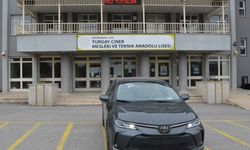 Toyota, Kahramanmaraş'ta bir okula otomobil hibe etti