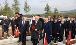 KKTC Cumhurbaşkanı Tatar, Kahramanmaraş'ta mezarlık ziyaretinde bulundu