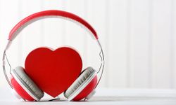 Sevgiliye Gönderilecek Şarkılar Nelerdir? 14 Şubat Sevgililer Günü için romantik şarkılar
